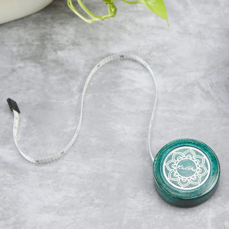 THE TEAL RETRACTABLE TAPE MEASURE