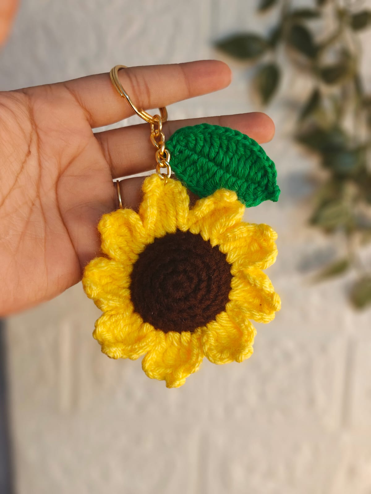 Sunflower keychain with leaf