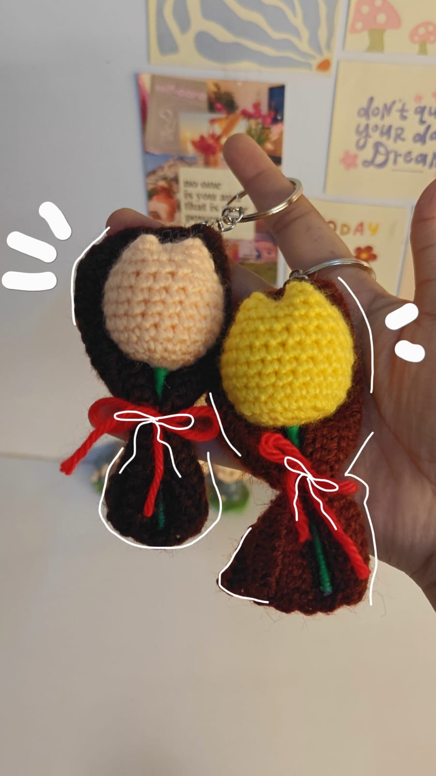 Tulip brown bouquet keychain