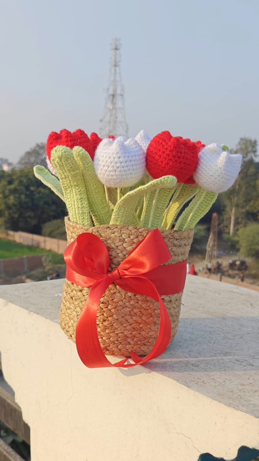 Tulip jute basket