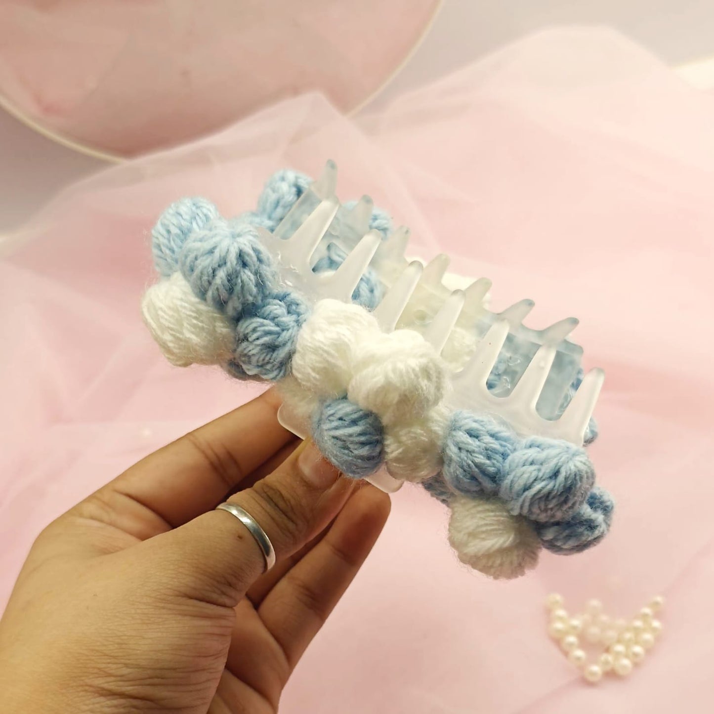 Puff flower claw clip