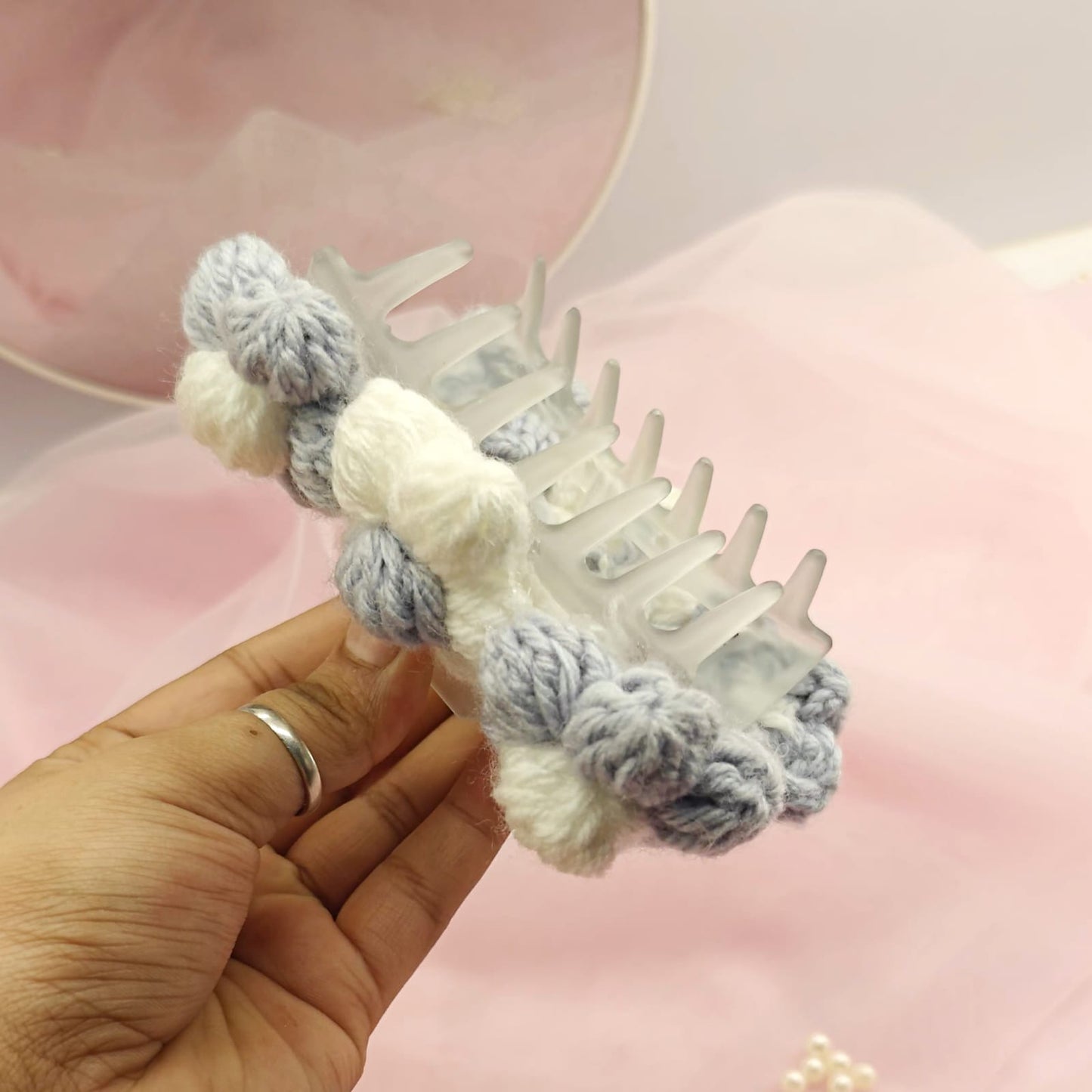 Puff flower claw clip