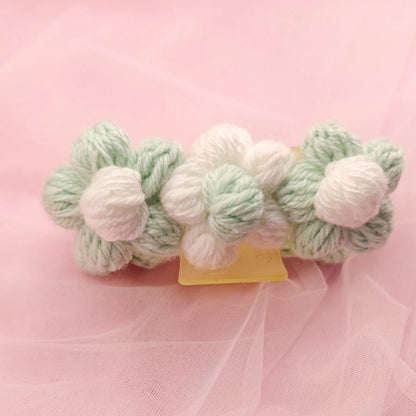 Puff flower claw clip