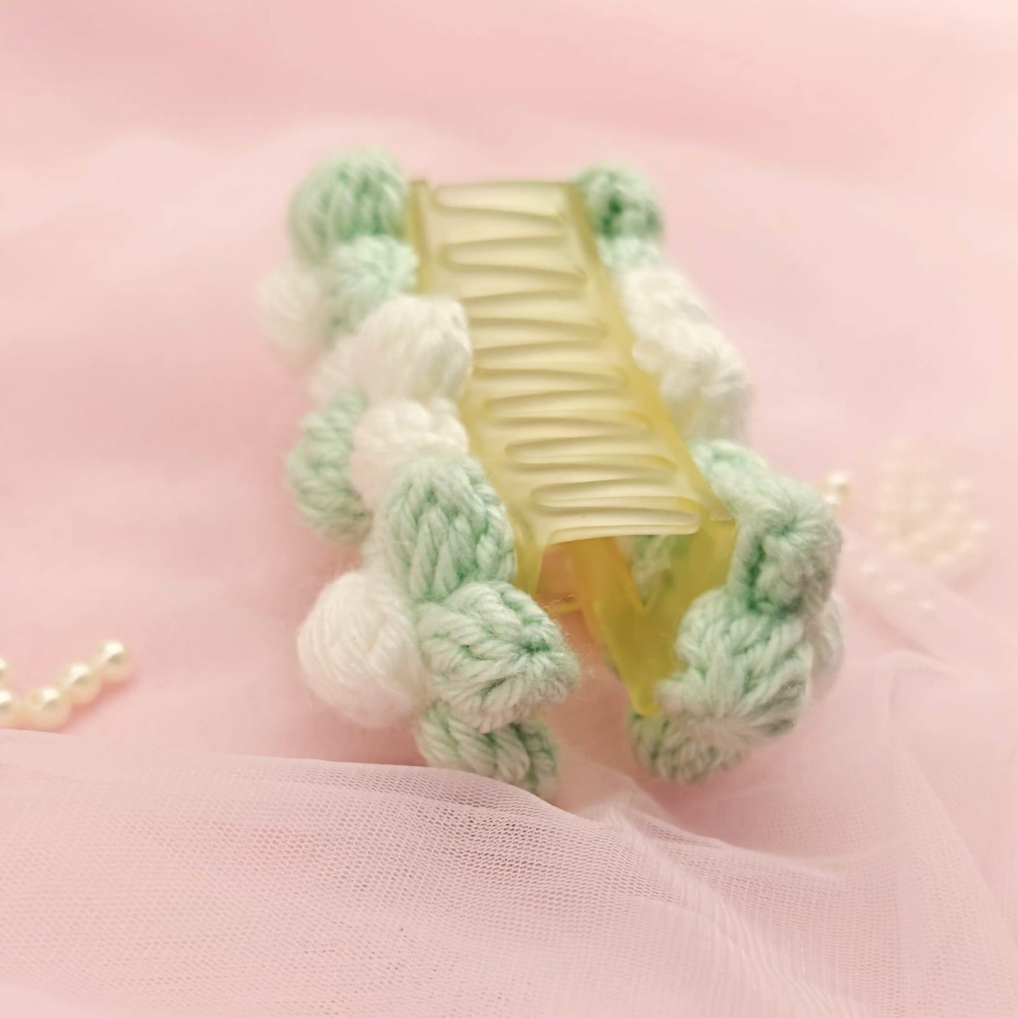 Puff flower claw clip