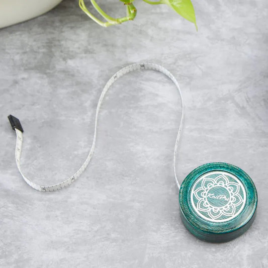THE TEAL RETRACTABLE TAPE MEASURE